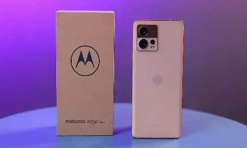 Motorola ने लांच किया अतिसुन्दर स्मार्टफोन, फीचर्स जानकर खरीदने का होगा मन Motorola ने लांच किया अतिसुन्दर स्मार्टफोन, फीचर्स जानकर खरीदने का होगा मन
