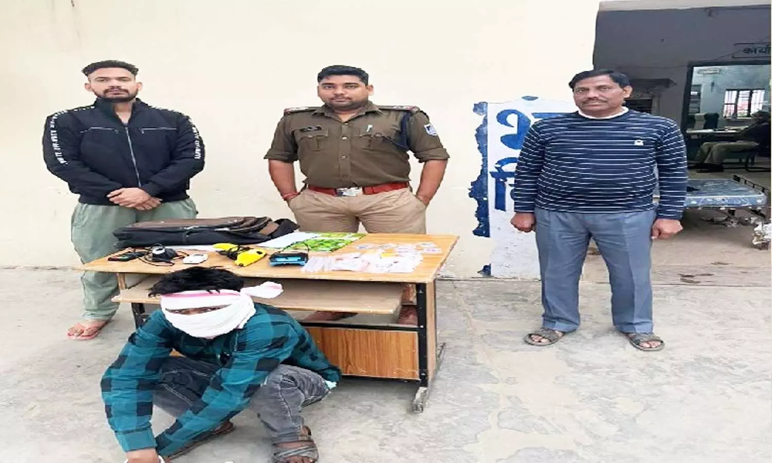 एमपी के मुरैना में मजदूरों के फिंगर प्रिंट कॉपी कर खातों से उड़ाए जा रहे थे रुपए, एक गिरफ्तार