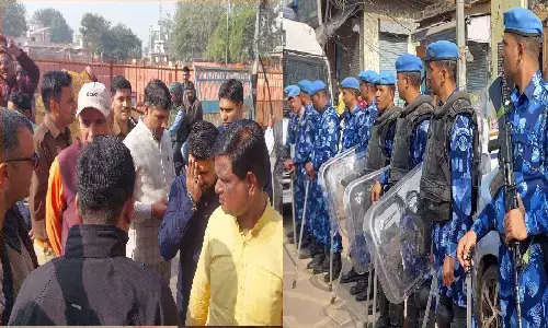 कृष्ण जन्मभूमि में हनुमान चालीसा पाठ करने गए लोगों को पुलिस ने अरेस्ट किया, पूरे मथुरा में हाई अलर्ट