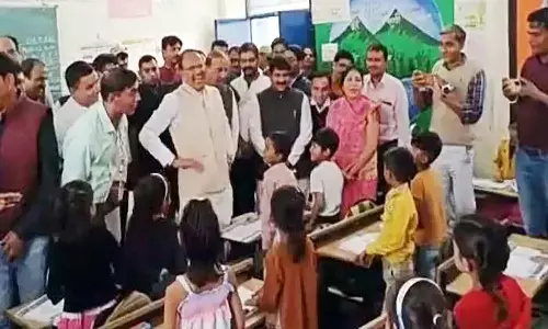एमपी सीहोर के सरकारी स्कूल पहुंचे सीएम, बच्चों का जवाब सुन लगाए ठहाके
