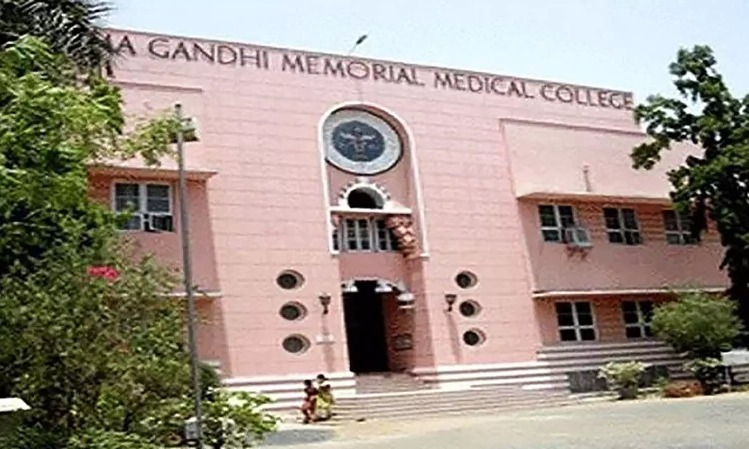 एमपी के इंदौर में एमजीएम मेडिकल कॉलेज के 11 छात्र तीन महीने के लिए निलंबित एमपी के इंदौर में एमजीएम मेडिकल कॉलेज के 11 छात्र तीन महीने के लिए निलंबित