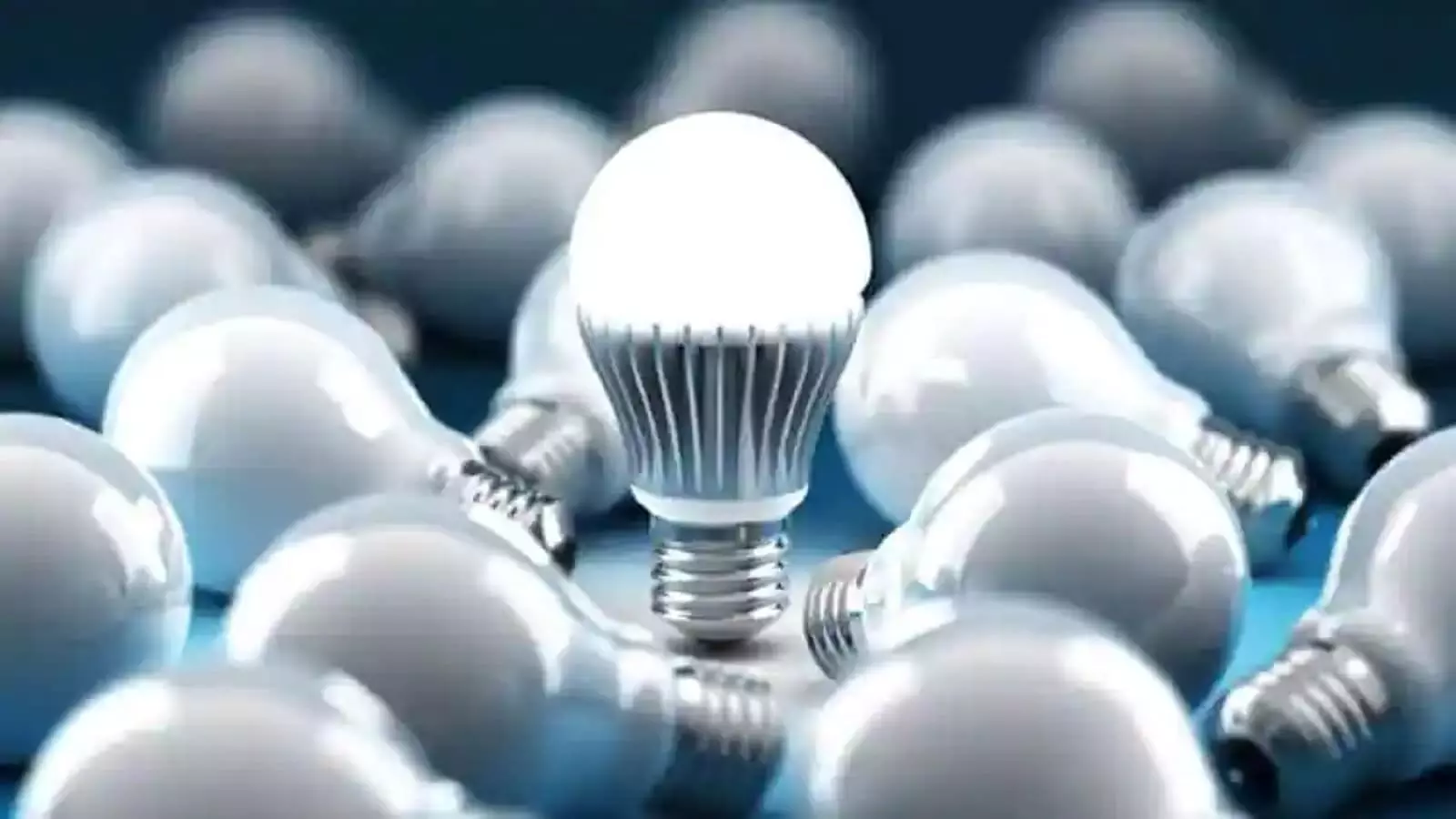 Rechargeable LED Bulb: बार-बार लाईट के आने-जाने से परेशान हैं तो खरीदें रिचार्जेबल बल्ब, नहीं पड़ेगी इन्वेर्टर की जरूरत