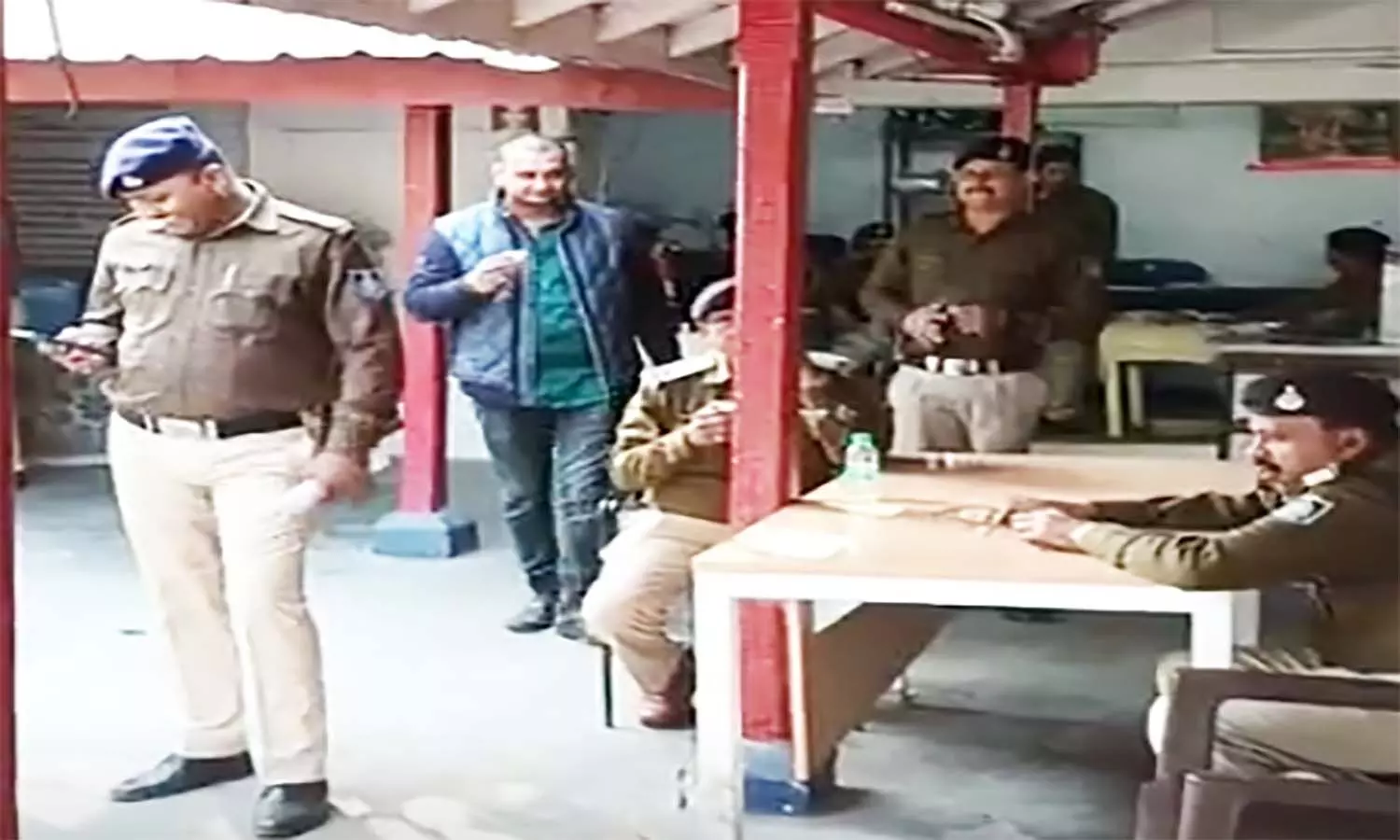 एमपी की इटारसी जीआरपी ने ट्रेनों में जहरखुरानी करने वाले आरोपी को किया गिरफ्तार, साढ़े 4 लाख के जेवरात बरामद