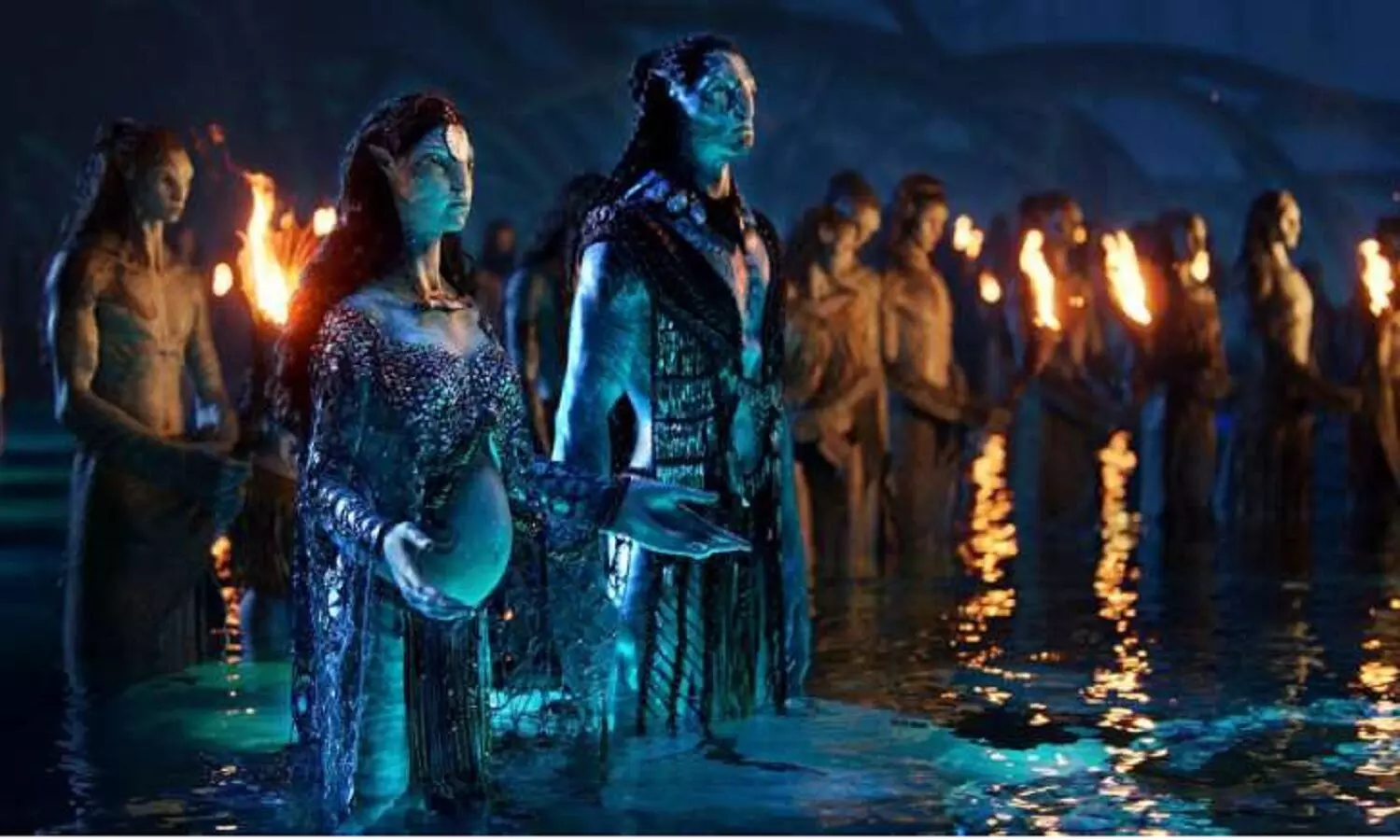 Avatar 2 Review In Hindi: अवतार द वे ऑफ़ वॉटर देखने पर लगता है, काश ये फिल्म कभी खत्म न हो