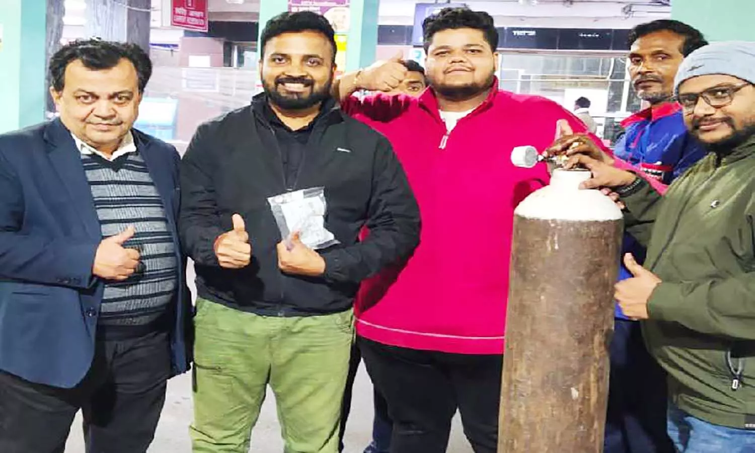 एमपी के भोपाल में ट्रेन में पहुंचाया ऑक्सीजन सिलेण्डर, मरीज की बचाई जान एमपी के भोपाल में ट्रेन में पहुंचाया ऑक्सीजन सिलेण्डर, मरीज की बचाई जान