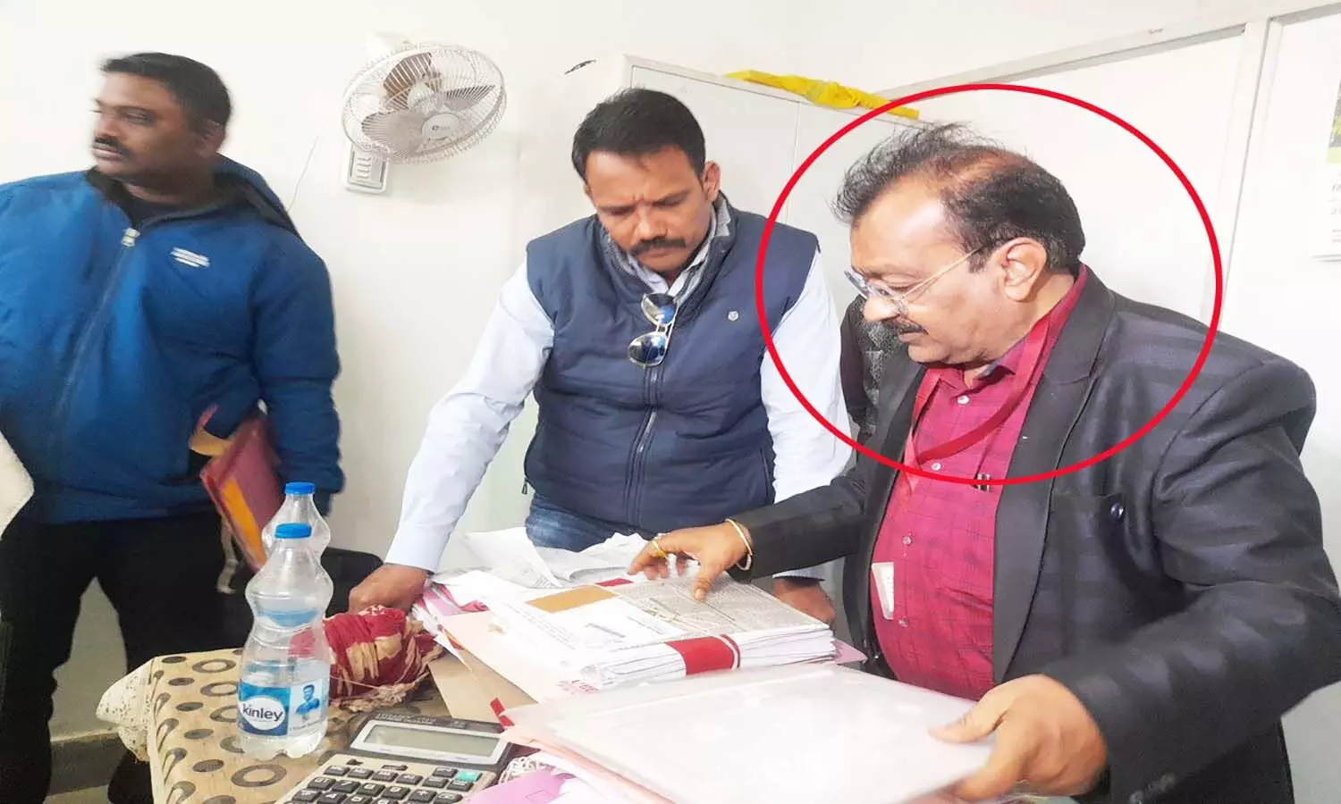 एमपी के जबलपुर में 20 हजार की रिश्वत लेते बाबू गिरफ्तार