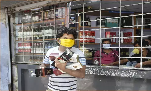 भारत में शराब की खपत और सरकार को मिलने वाले रेवेन्यू के आंकड़े आपके होश उड़ा देंगे भारत में शराब की खपत और सरकार को मिलने वाले रेवेन्यू के आंकड़े आपके होश उड़ा देंगे