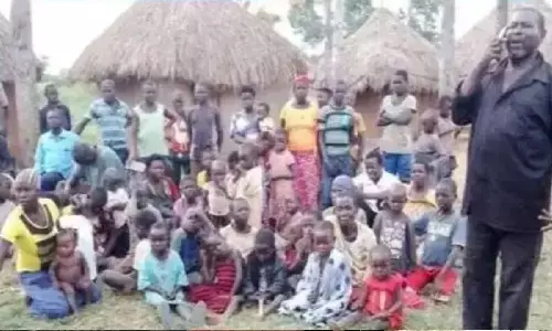 12 महिलाओं का पति और 102 बच्चों का पिता है ये आदमी, कहता है अब हमसे न हो पाएगा 12 महिलाओं का पति और 102 बच्चों का पिता है ये आदमी, कहता है अब हमसे न हो पाएगा