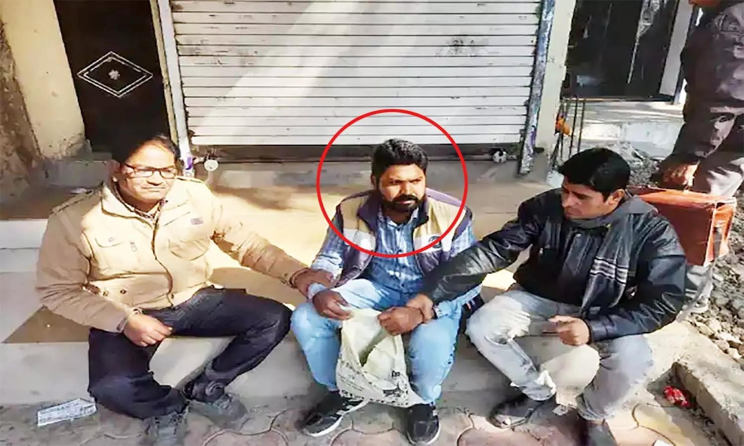 एमपी के उज्जैन में पंचायत सचिव 6 हजार रुपए रिश्वत लेते गिरफ्तार