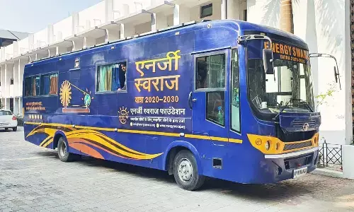 एमपी के उज्जैन में आईआईटी प्रोफेसर ने परिवार को छोड़ा, 11 वर्षों के लिए बस को बनाया अपना घर