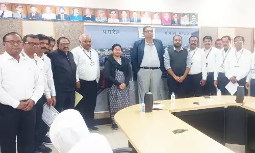 भोपाल रेल मंडल ने टिकट जांच के दौरान अर्जित किया दो करोड़ से अधिक का राजस्व, 20 कर्मचारी हुए पुरस्कृत