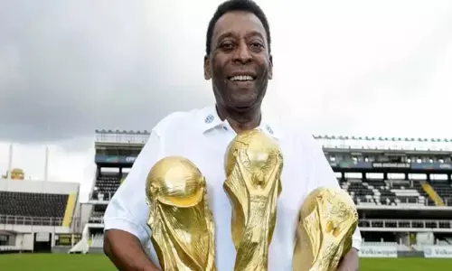 Football Legend Pele Death: नहीं रहे 3 बार FIFA World Cup जिताने वाले दिग्गज फुटबॉलर पेले, गमगीन हुआ खेल जगत