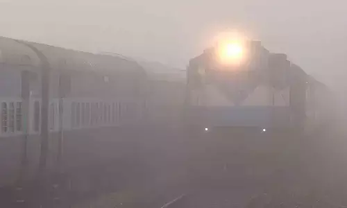एमपी के जबलपुर में ट्रेनें छह से आठ घंटे देरी से चल रहीं, कोहरा बना वजह
