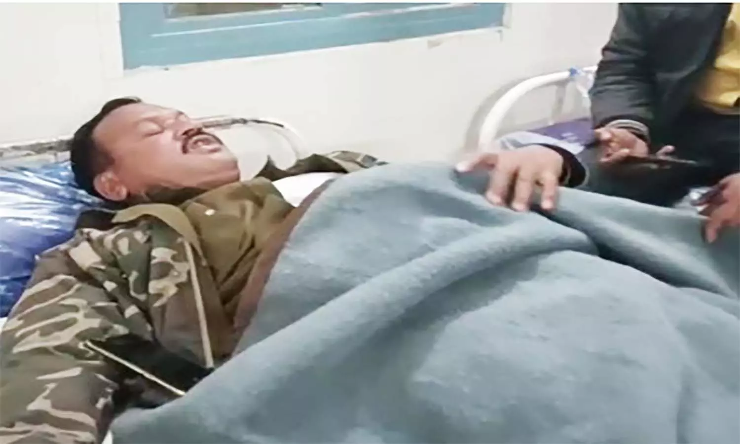 एमपी के नरसिंहपुर में विवाद सुलझाने गए पुलिसकर्मी पर हमला, कुल्हाड़ी से किए तीन वार