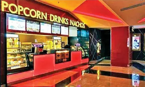 सिनेमा हॉल के अंदर चाहे जितना महंगा खाने का सामान मिले सुप्रीम कोर्ट को कोई दिक्कत नहीं सिनेमा हॉल के अंदर चाहे जितना महंगा खाने का सामान मिले सुप्रीम कोर्ट को कोई दिक्कत नहीं