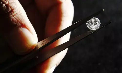 Is Diamond Poisonous: क्या हीरा चाटने से मौत हो सकती है? हीरा निगल लें तो क्या होगा