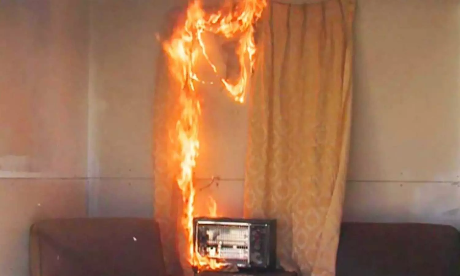 एमपी भिंड में रूम हीटर से लगी आगः बुजुर्ग की मौत, सामान जलकर खाक