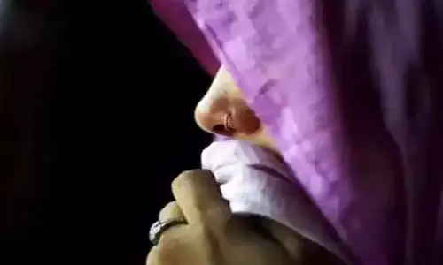 एमपी इंदौर में आदिवासी युवती को दो लाख रुपए में बेच दिया, मामले की छानबीन में जुटी पुलिस एमपी इंदौर में आदिवासी युवती को दो लाख रुपए में बेच दिया, मामले की छानबीन में जुटी पुलिस