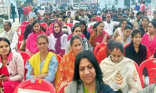 MP News: बिजली कर्मियों ने किया कार्य का बहिष्कार, अनिश्चितकालीन हड़ताल पर डटे 70 हजार कर्मचारी MP News: बिजली कर्मियों ने किया कार्य का बहिष्कार, अनिश्चितकालीन हड़ताल पर डटे 70 हजार कर्मचारी