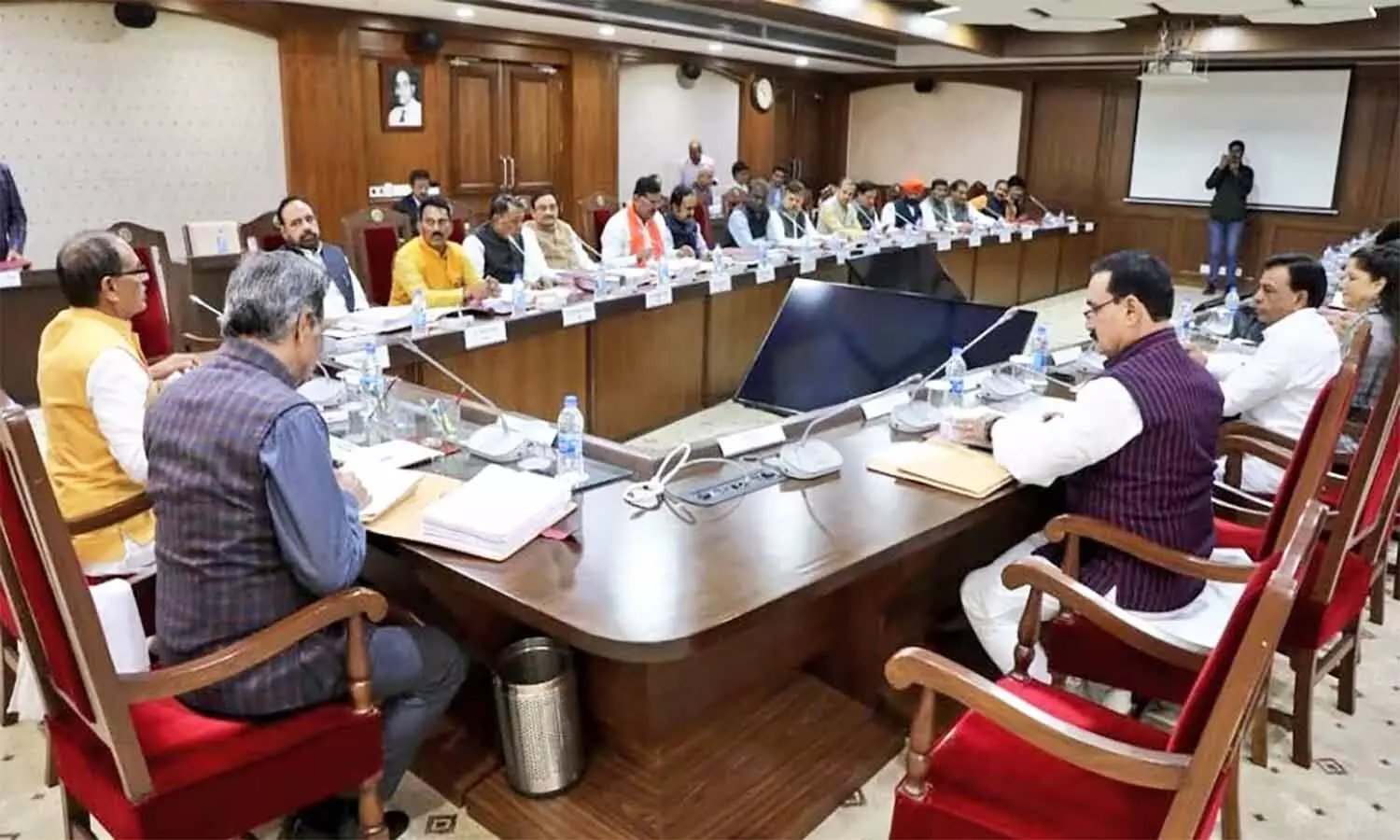 Shivraj Cabinet Meeting: शिवराज कैबिनेट की बैठक में लिए गए अहम निर्णय, कई प्रस्तावों पर लगी मुहर