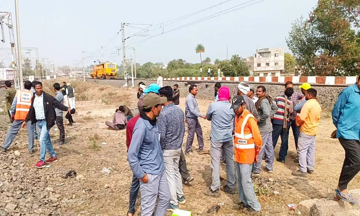 MP News: विदिशा के गंज बासौदा में मेमू ट्रेन की चपेट में आने से दो गैंगमैन की मौत