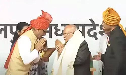 MP News: 20 रुपए फीस लेकर मरीजों का इलाज करने वाले डाॅक्टर को पद्मश्री, सीएम शिवराज ने किया सम्मानित