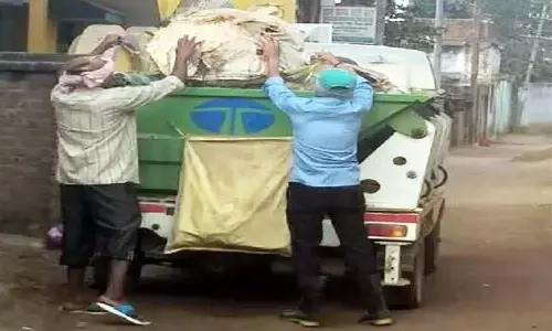 सॉफ्टवेयर हो रहा तैयार, कचरा वाहन घर आने के दस मिनट पहले मोबाइल पर आ जाएगी सूचना सॉफ्टवेयर हो रहा तैयार, कचरा वाहन घर आने के दस मिनट पहले मोबाइल पर आ जाएगी सूचना