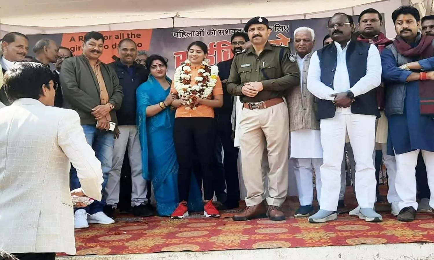 एमपी की बेटी कश्मीर से कन्याकुमारी तक करेंगी साइकिल यात्रा एमपी की बेटी कश्मीर से कन्याकुमारी तक करेंगी साइकिल यात्रा