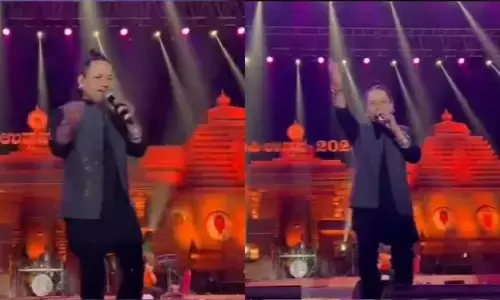 कर्नाटक में लाइव कॉन्सर्ट के दौरान कैलाश खेर पर हमला! कर्नाटक में लाइव कॉन्सर्ट के दौरान कैलाश खेर पर हमला!