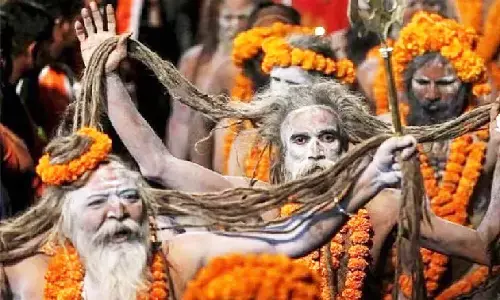 Aghori Baba: साधुओं की होती है एक विशेष मंडली, जो बिना विवाह के बनाते हैं संबंध, रहते हैं कंदरा और गुफाओं में Aghori Baba: साधुओं की होती है एक विशेष मंडली, जो बिना विवाह के बनाते हैं संबंध, रहते हैं कंदरा और गुफाओं में