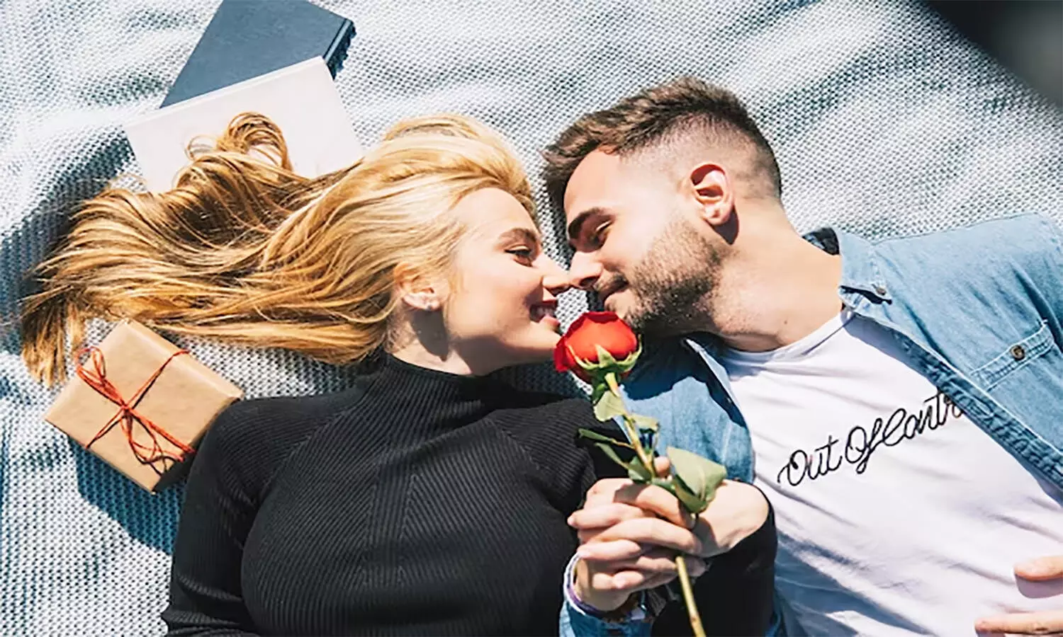 Rose Day 2023: रोज डे के साथ वैलेंटाइन वीक की 7 फरवरी से होगी शुरुआत, पार्टनर को स्पेशल फील कराने दें यह उपहार