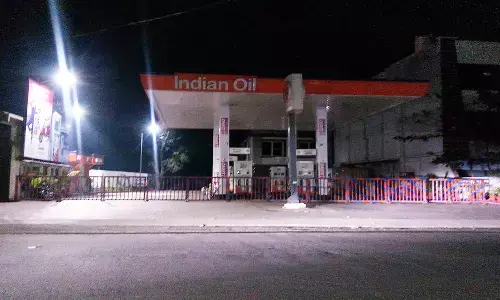 50 लीटर वाली गाड़ी टंकी में समा गया 57 लीटर डीजल, पेट्रोल पम्प किया गया सील 50 लीटर वाली गाड़ी टंकी में समा गया 57 लीटर डीजल, पेट्रोल पम्प किया गया सील