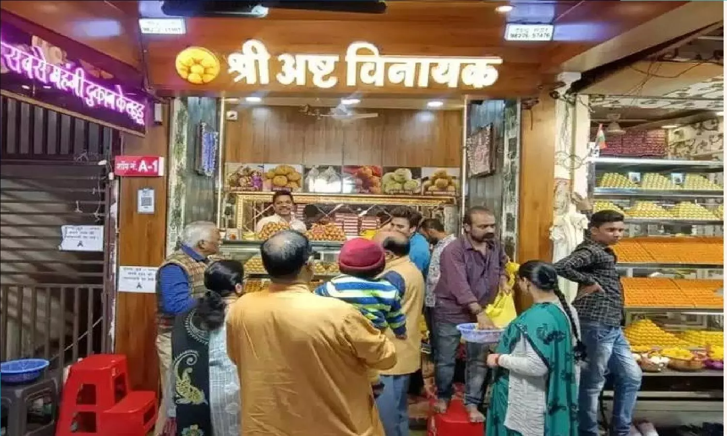 इंदौर में खुली दुनिया की सबसे महंगी दुकान! जहां सब सस्ते में मिलता है इंदौर में खुली दुनिया की सबसे महंगी दुकान! जहां सब सस्ते में मिलता है