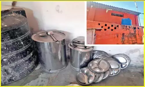 एमपी का एक ऐसा सरकारी स्कूल जहां छात्रों को कंठ तर करने केवल मिडडे मील के समय मिलता है पानी एमपी का एक ऐसा सरकारी स्कूल जहां छात्रों को कंठ तर करने केवल मिडडे मील के समय मिलता है पानी