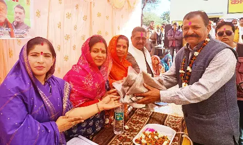 एमपी के एक गांव में अनूठी पहलः बेटी के जन्म पर मां को मिलेंगे पांच हजार रुपए एमपी के एक गांव में अनूठी पहलः बेटी के जन्म पर मां को मिलेंगे पांच हजार रुपए