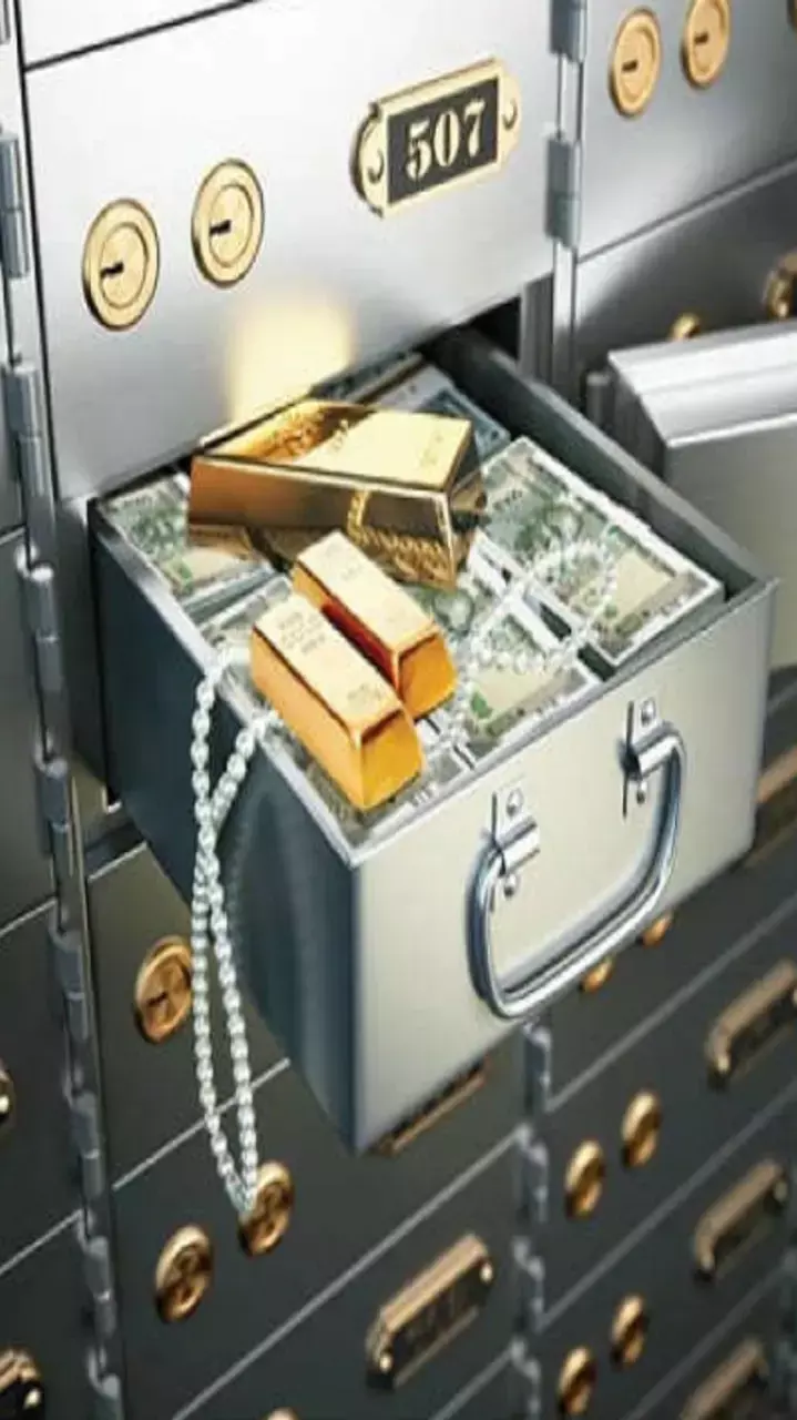 Bank locker में रखे रुपये में दीमक लगने पर क्या मिलेगा मुआवजा, जानें