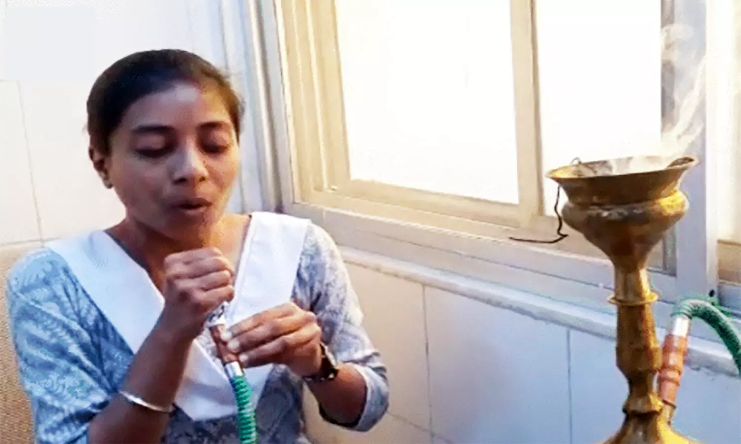 यह हुक्का सेहत के लिए लाभदायक, लंग्स और दमा के मरीज लगा रहे कश यह हुक्का सेहत के लिए लाभदायक, लंग्स और दमा के मरीज लगा रहे कश