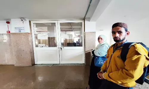 Doctors Strike Suspended: चिकित्सा शिक्षा मंत्री से मुलाकात के बाद डाॅक्टरों की हड़ताल स्थगित Doctors Strike Suspended: चिकित्सा शिक्षा मंत्री से मुलाकात के बाद डाॅक्टरों की हड़ताल स्थगित