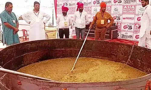 रीवा में 1100 किलो के कड़ाहा में बनी 5100 KG खिचड़ी, Asia Book Of World Record में दर्ज
