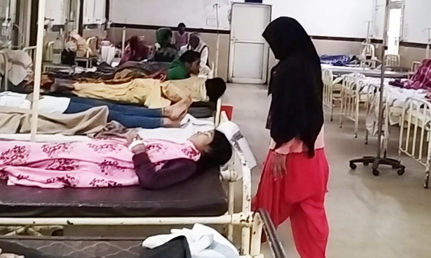 एमपी में ठंडाई पीने से बिगड़ गई 100 से ज्यादा लोगों की तबीयत, शिवरात्रि पर मंदिर में बांटा गया था प्रसाद