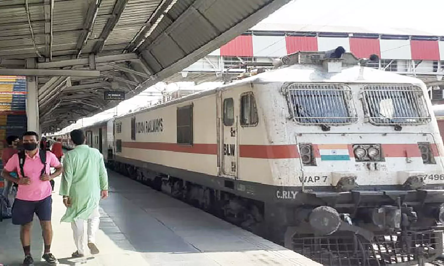 Railway News: भोपाल-हावड़ा एक्सप्रेस समेत 4 ट्रेनें हुईं निरस्त, हुबली-निजामुद्दीन के बीच चलेगी स्पेशल रेलगाड़ी