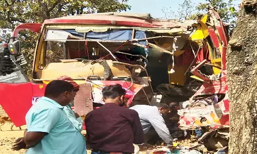 Singrauli Bus Accident: सिंगरौली जिले में बारातियों से भरी बस दुर्घटनाग्रस्त, 3 यात्रियों की मौत, दर्जनों घायल