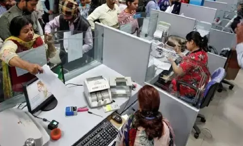 बैंको में लागू होगा 5 Day Working सिस्टम! हफ्ते में सिर्फ 5 दिन बैंक का कामकाज होगा, 2 दिन छुट्टी बैंको में लागू होगा 5 Day Working सिस्टम! हफ्ते में सिर्फ 5 दिन बैंक का कामकाज होगा, 2 दिन छुट्टी