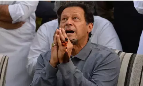 इमरान खान फरार: कराची पुलिस वारंट लेकर अरेस्ट करने गई थी