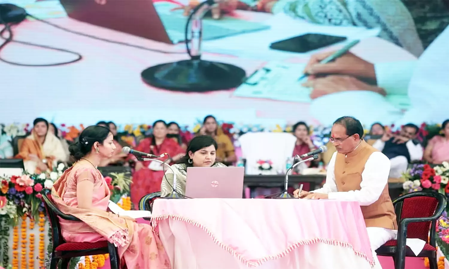 एमपी में मुख्यमंत्री लाडली बहना योजना हुई लॉन्च, सीएम बोले बहनों में मां दुर्गा, लक्ष्मी व सरस्वती दिखती हैं