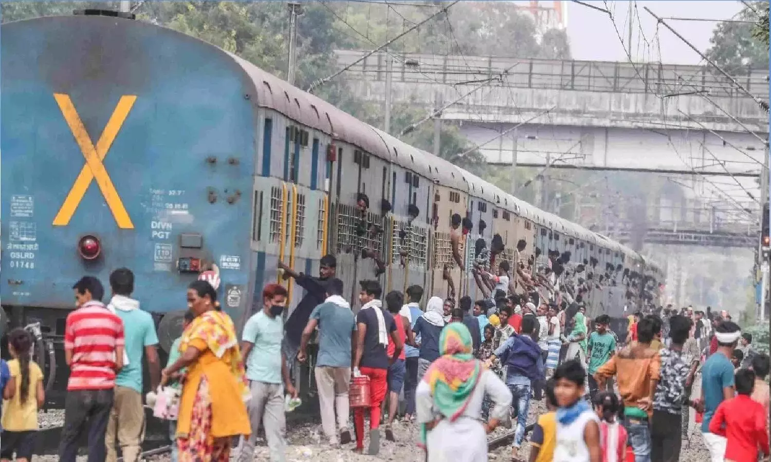 ट्रेन के आखिरी कोच के पीछे X का निशान क्यों होता है? इसका मतलब क्या है ट्रेन के आखिरी कोच के पीछे X का निशान क्यों होता है? इसका मतलब क्या है