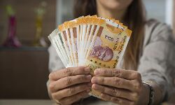 उज्ज्वला योजना को लेकर आई ये खुशखबरी, 9 करोड़ से ज्यादा महिलाओं को मिली सौगात उज्ज्वला योजना को लेकर आई ये खुशखबरी, 9 करोड़ से ज्यादा महिलाओं को मिली सौगात