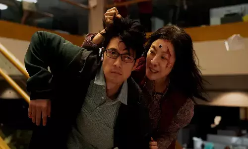 सबसे ज़्यादा Oscar Award जीतने वाली फिल्म Everything Everywhere All at Once को कहां देखें