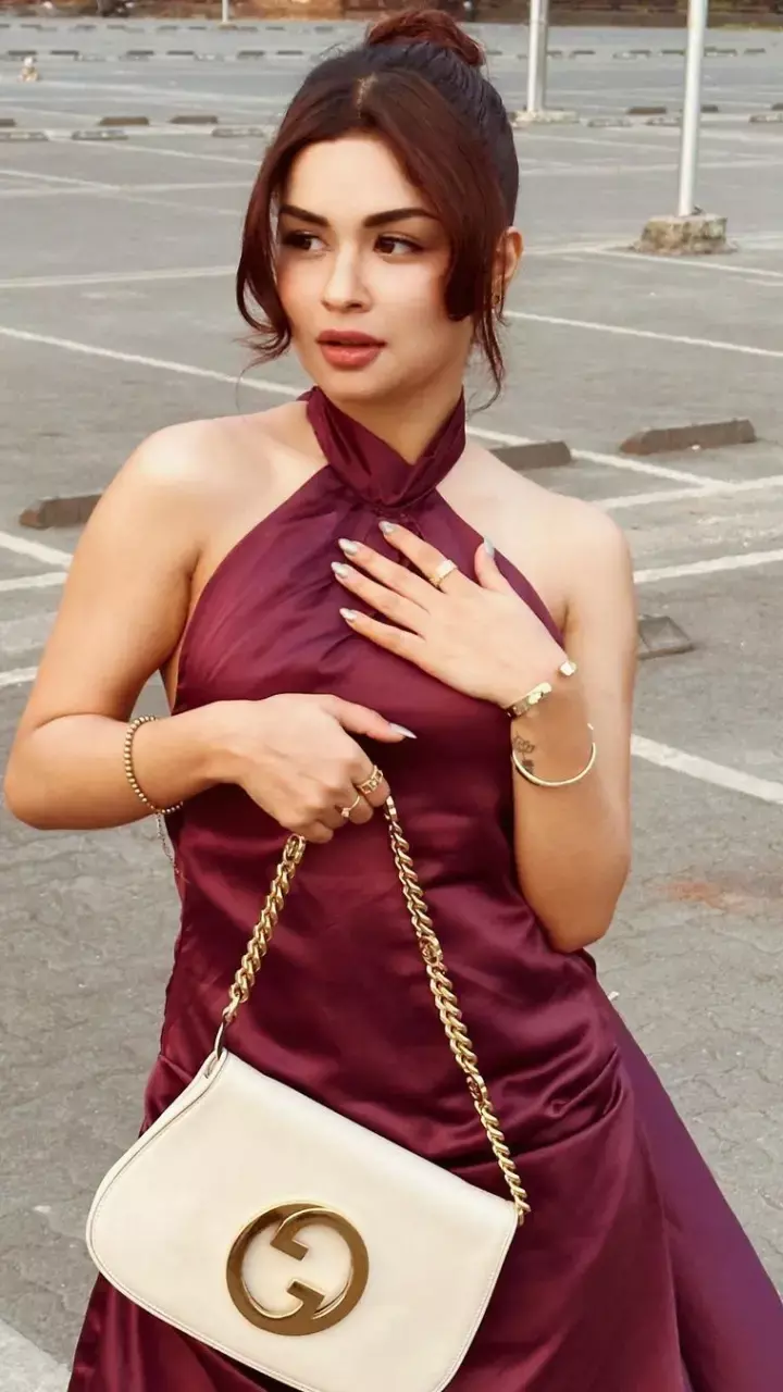 Avneet Kaur ने दिए कैमरे के सामने पोज, देखें तस्वीर