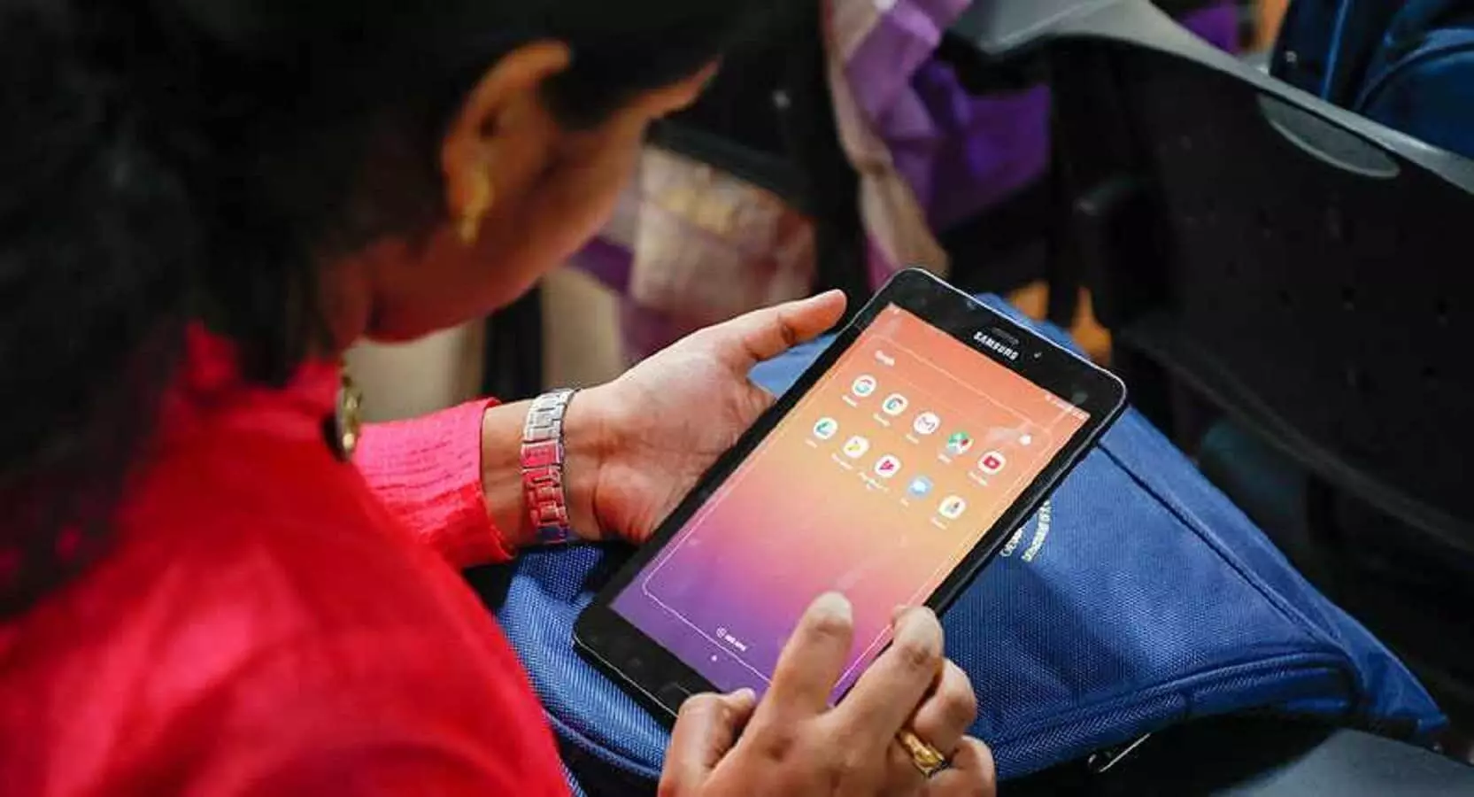 Free Tablet Scheme 2023: दो करोड़ युवाओं को सरकार बाटेगी स्मार्टफोन और टेबलेट, फटाफट से जानें कहीं देर न हो जाए